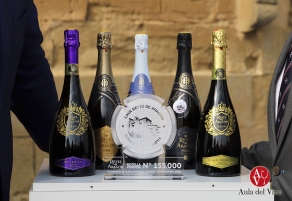 Reyes de Arag&oacute;n presenta su nueva l&iacute;nea de cava